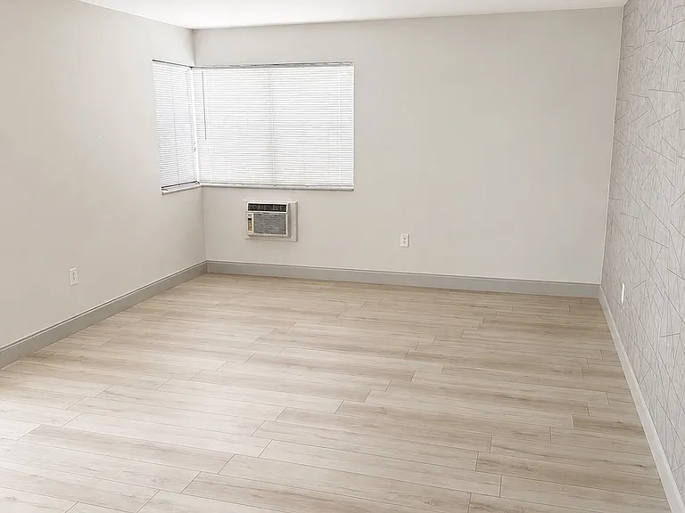 500 13th St #7 — Photo 3