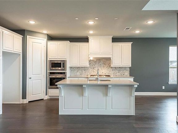 3rd image of 3532 Camden Dr