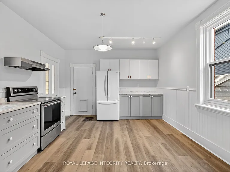 56 Grosvenor Ave — Photo 12