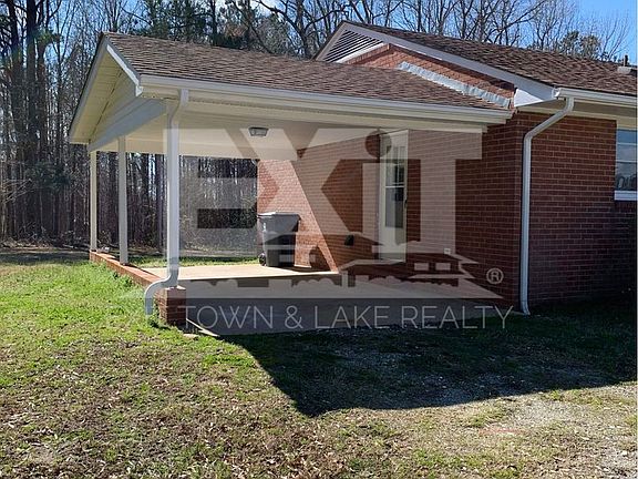 2nd image of 1315 Country Ln