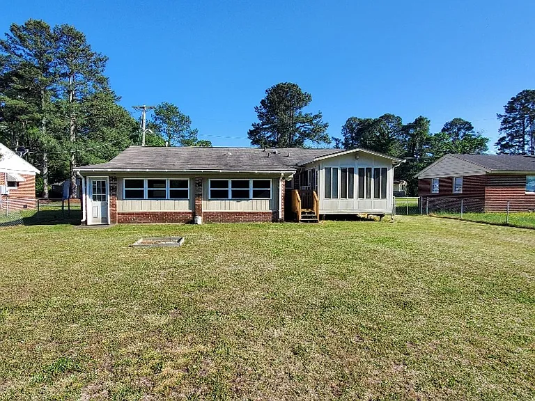 1618 Lexington Dr — Photo 17