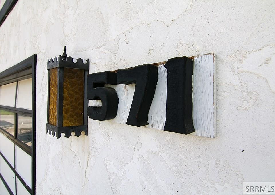 2nd image of 571 Douglas Ave