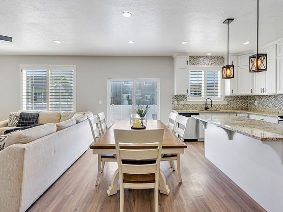 5th image of 4810 N Primrose Way