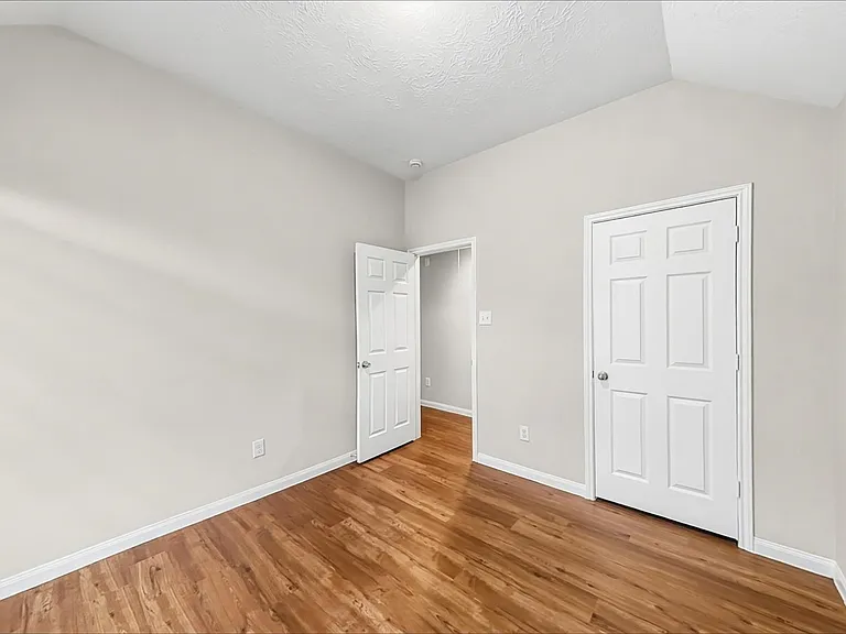 3931 Hawthorne Glen Ct — Photo 14