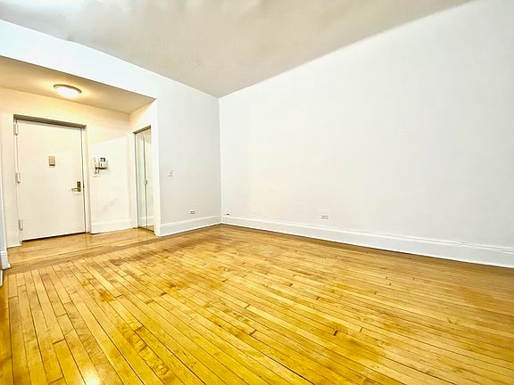 2nd image of 210 W 94th St APT 6D