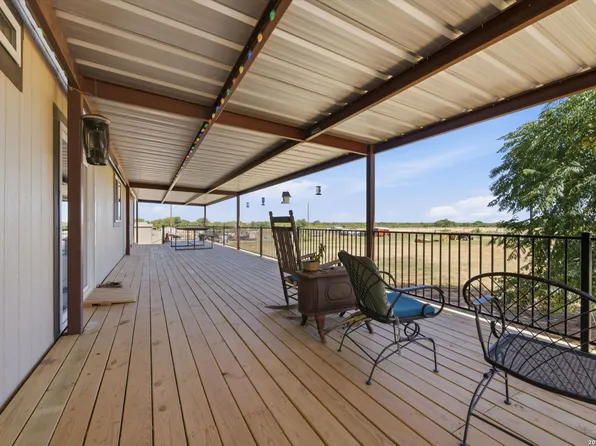 1100 COUNTY ROAD 669, Devine, TX 78016