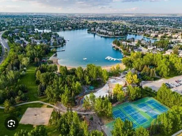 115 W McKenna Cres SE, Calgary, AB T2Z 1Y2