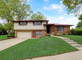 2599 S 89th St, West Allis, WI 53227
