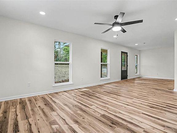 4th image of 3220 Macarson Cir