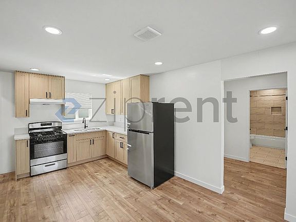 3rd image of 1412 1/2 N Hazard Ave