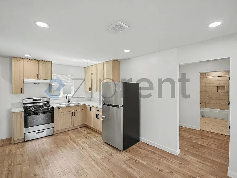 1412 1/2 N Hazard Ave — Photo 3