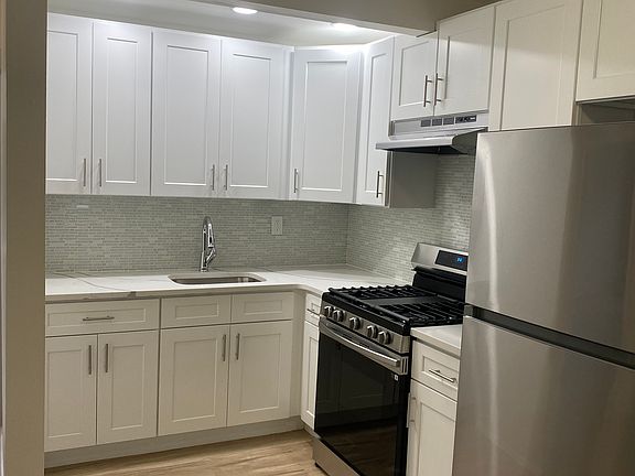 3rd image of 368 Brookfield Ave