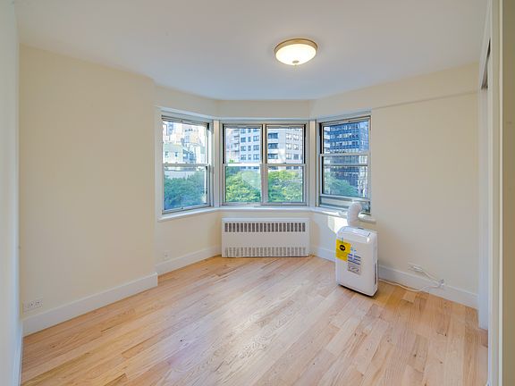 5th image of 300 E 46th St APT 5E