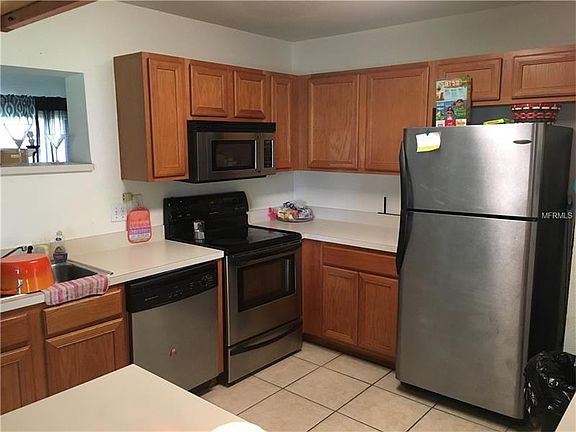 2nd image of 812 E Flag Ln
