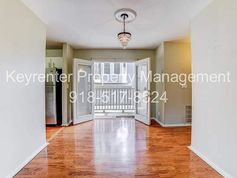 1303 S Lawton Ave #E — Photo 7