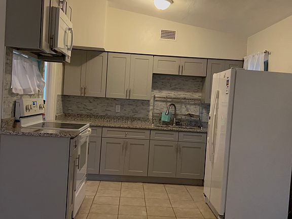 4th image of 3240 Alamanda Ct