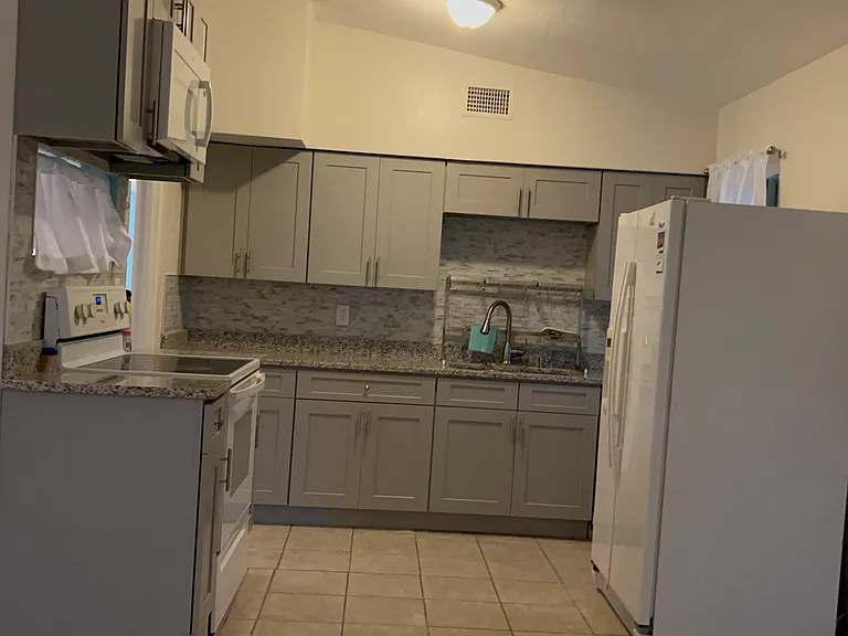 3240 Alamanda Ct — Photo 4