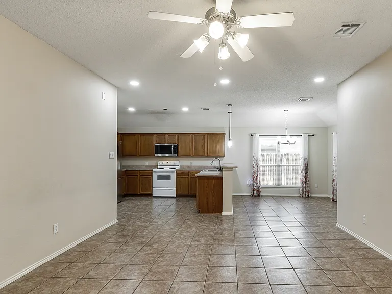 9905 Tyler Dr — Photo 11