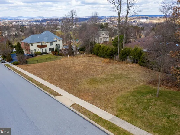 905 Aspen Ln, Red Lion, PA 17356