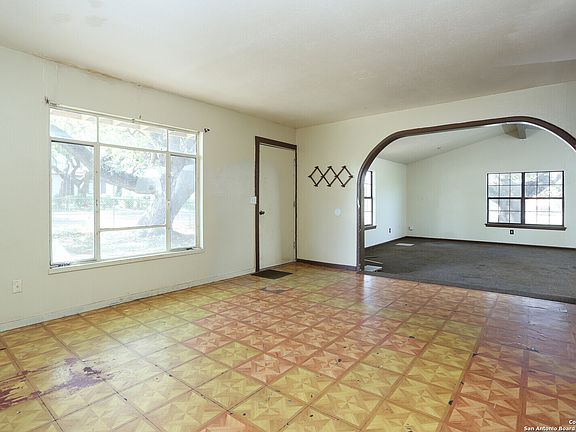 3rd image of 4943 FLINT ST