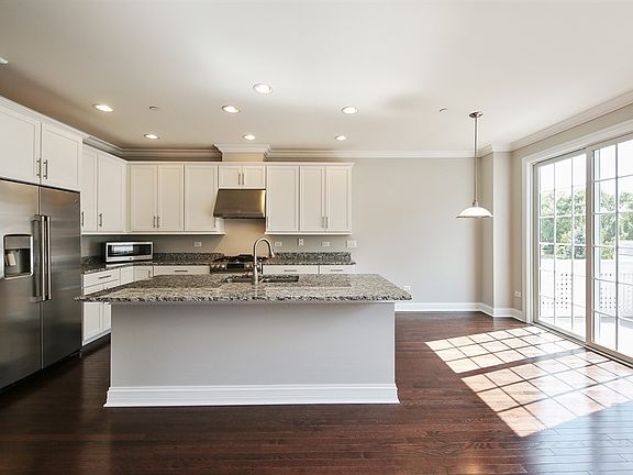 3rd image of 110 W Kennedy Ln
