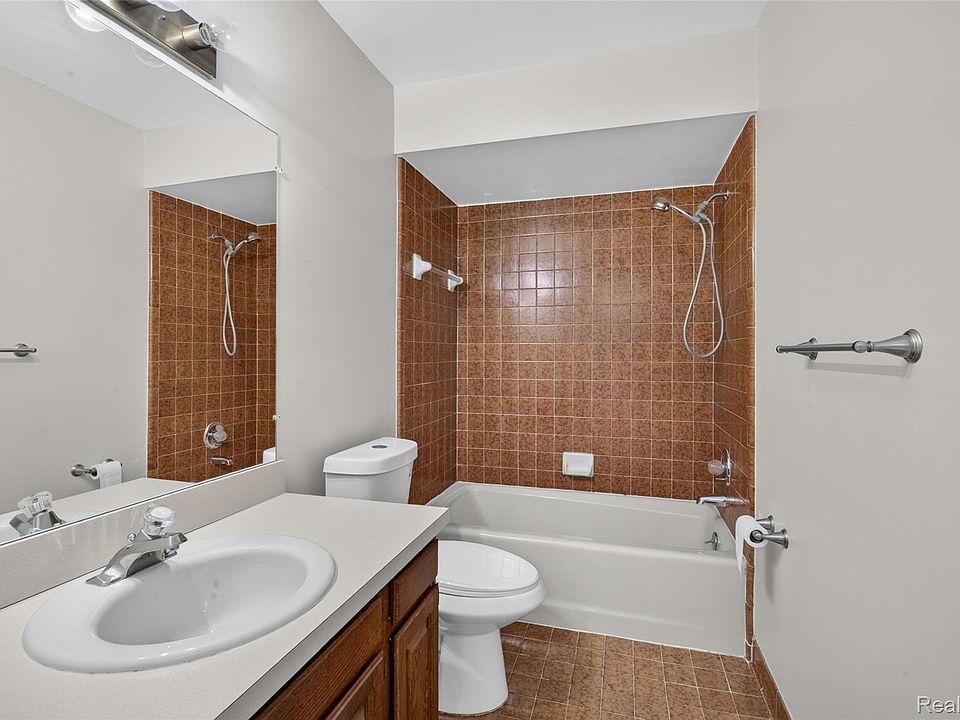 24156 Parke Ln Apt B, photo 10