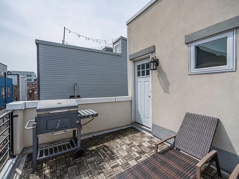 1770 Waterloo St — Photo 24