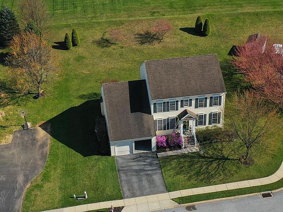 3rd image of 815 Edgeworth Ct