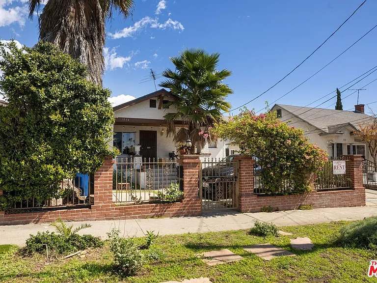 1538 N Mariposa Ave — Photo 2