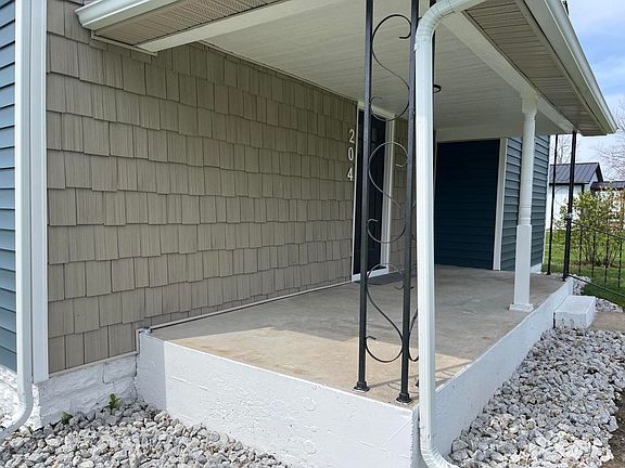 2nd image of 204 N Columbia St
