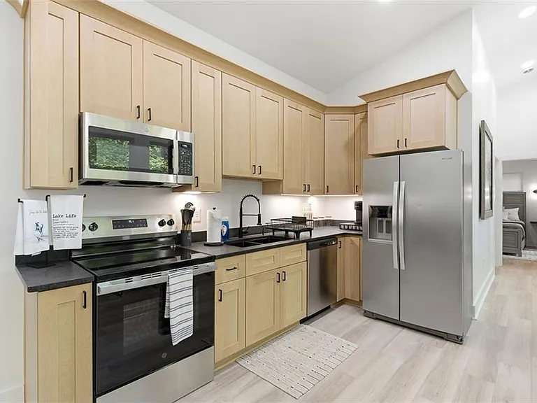 3203 Navajo Cir — Photo 16