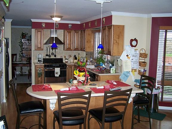 Roomy, elegant kitchen