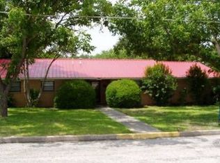 905 W 11th St, Brady, TX 76825