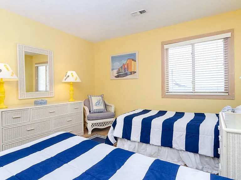 2510 N Lumina Ave #F — Photo 22