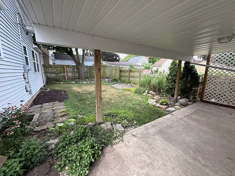2119 Riverside Dr NE — Photo 14