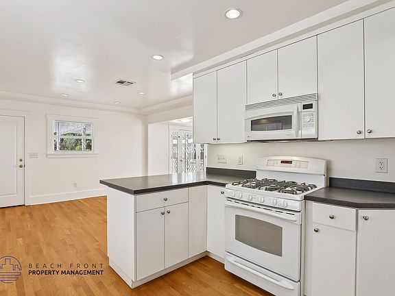 3rd image of 2810 E 2nd St