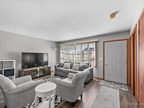 5th image of 29W146 Barnes Ave