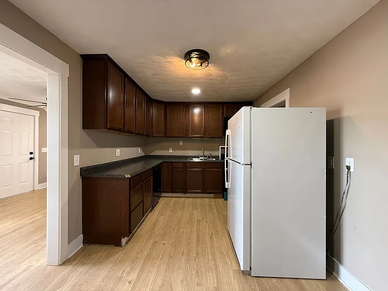 317 W Main St — Photo 5