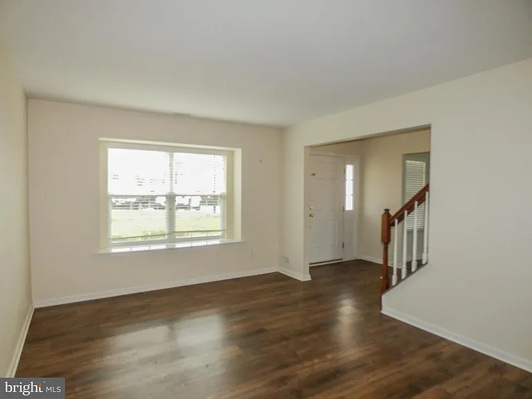 2105 Lexington Mews — Photo 25