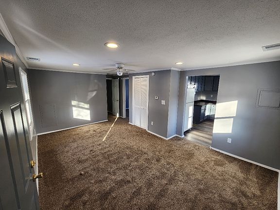 4th image of 409 E Woodside St