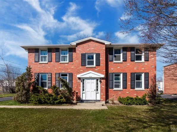 425 Joe McCarthy Dr, Amherst, NY 14228