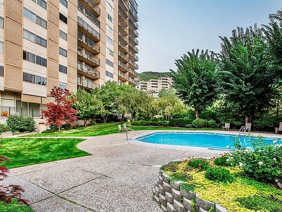 4th image of 875 S Donner Way E #707