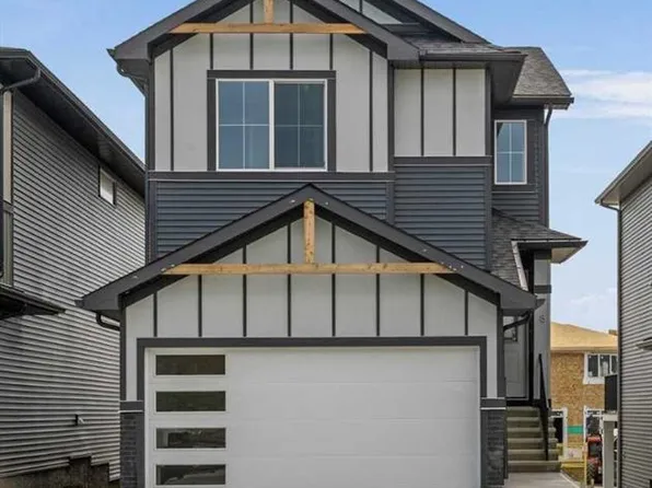 8 N Topaz Pl, Cochrane, AB T4C 3K2