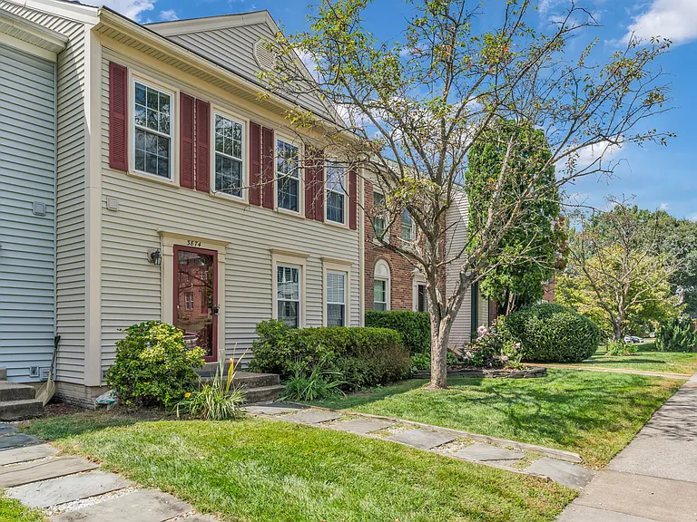3874 Mohr Oak Ct — Photo 2