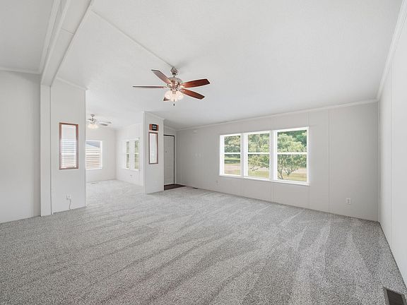 3rd image of 250 Long Ave