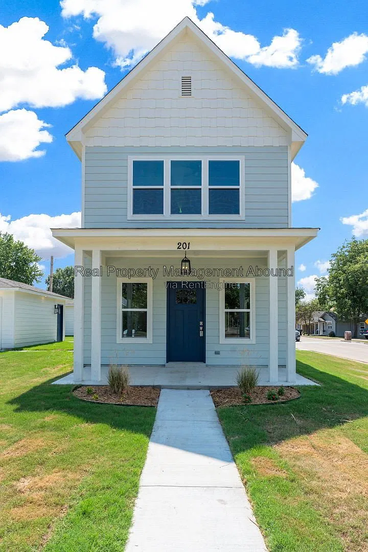 2 bed, 1.0 bath, 946 sqft, $1,400 — Photo 1
