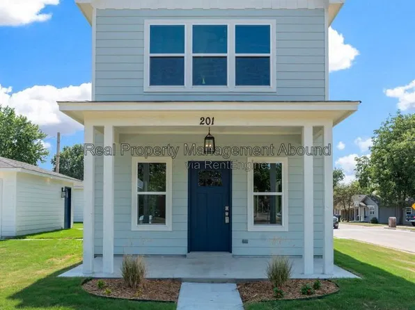 203 E 11th St #A, Claremore, OK 74017