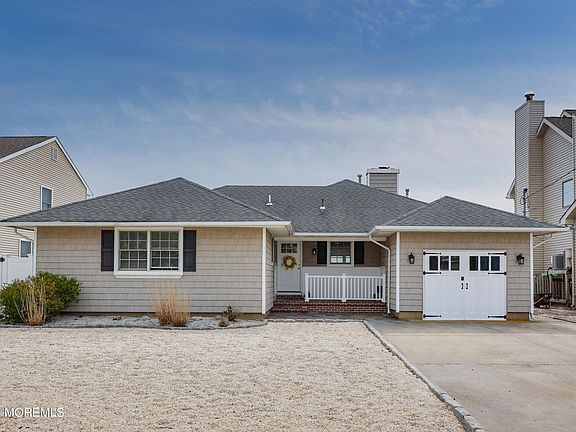 2nd image of 639 Bayview Drive