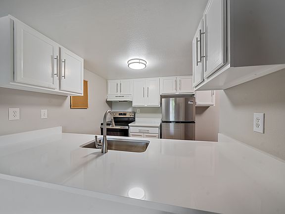 4th image of 6385 Oak St APT 303