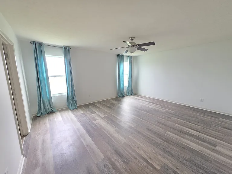 2393 Shadow Bend Dr — Photo 11